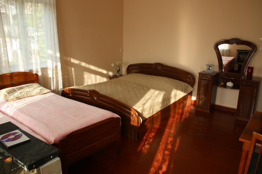 Achi Guest House Makhinjauri Room photo